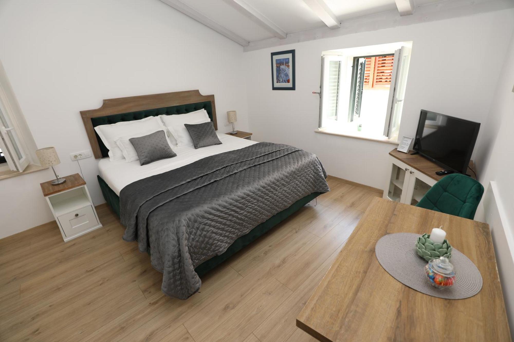 Solis Old Town Apartman *